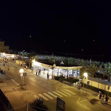 Hotel Bonaria Rimini Bagian luar foto