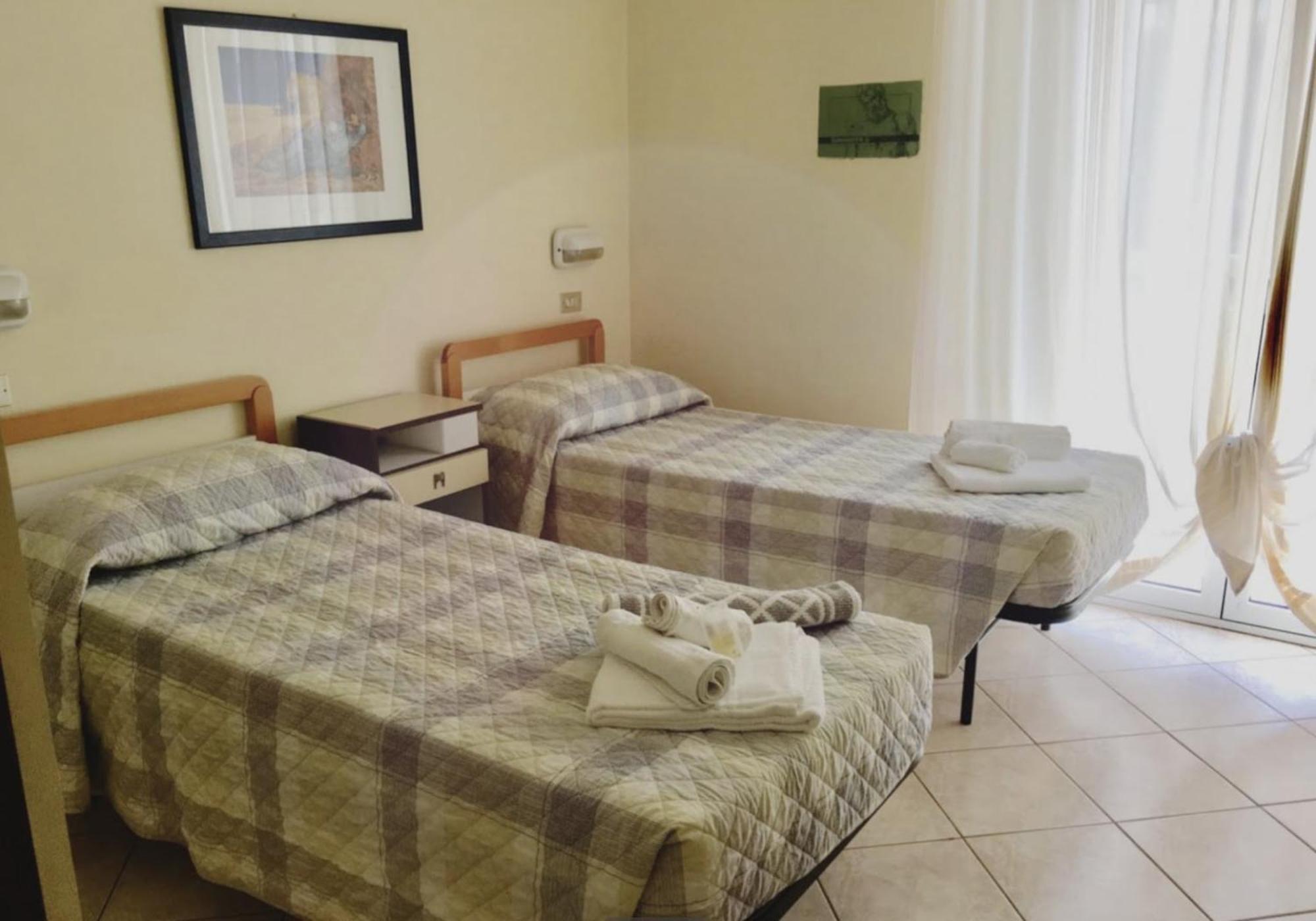 Hotel Bonaria Rimini Bagian luar foto
