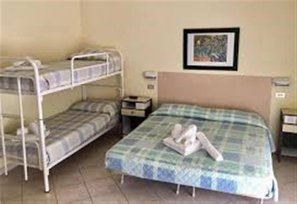 Hotel Bonaria Rimini Bagian luar foto