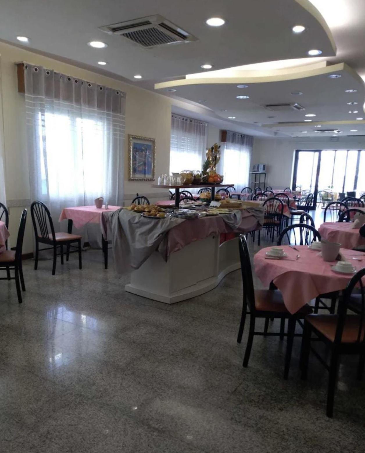 Hotel Bonaria Rimini Bagian luar foto