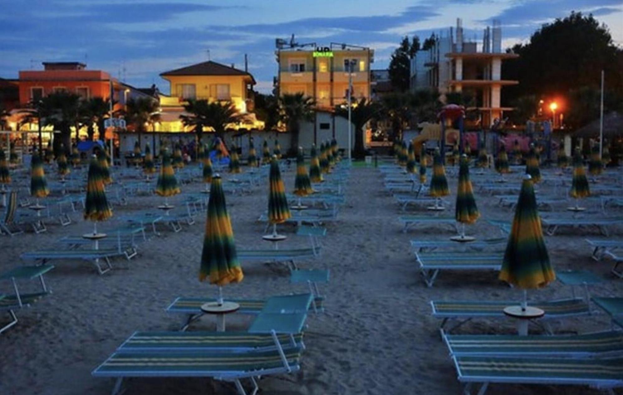 Hotel Bonaria Rimini Bagian luar foto