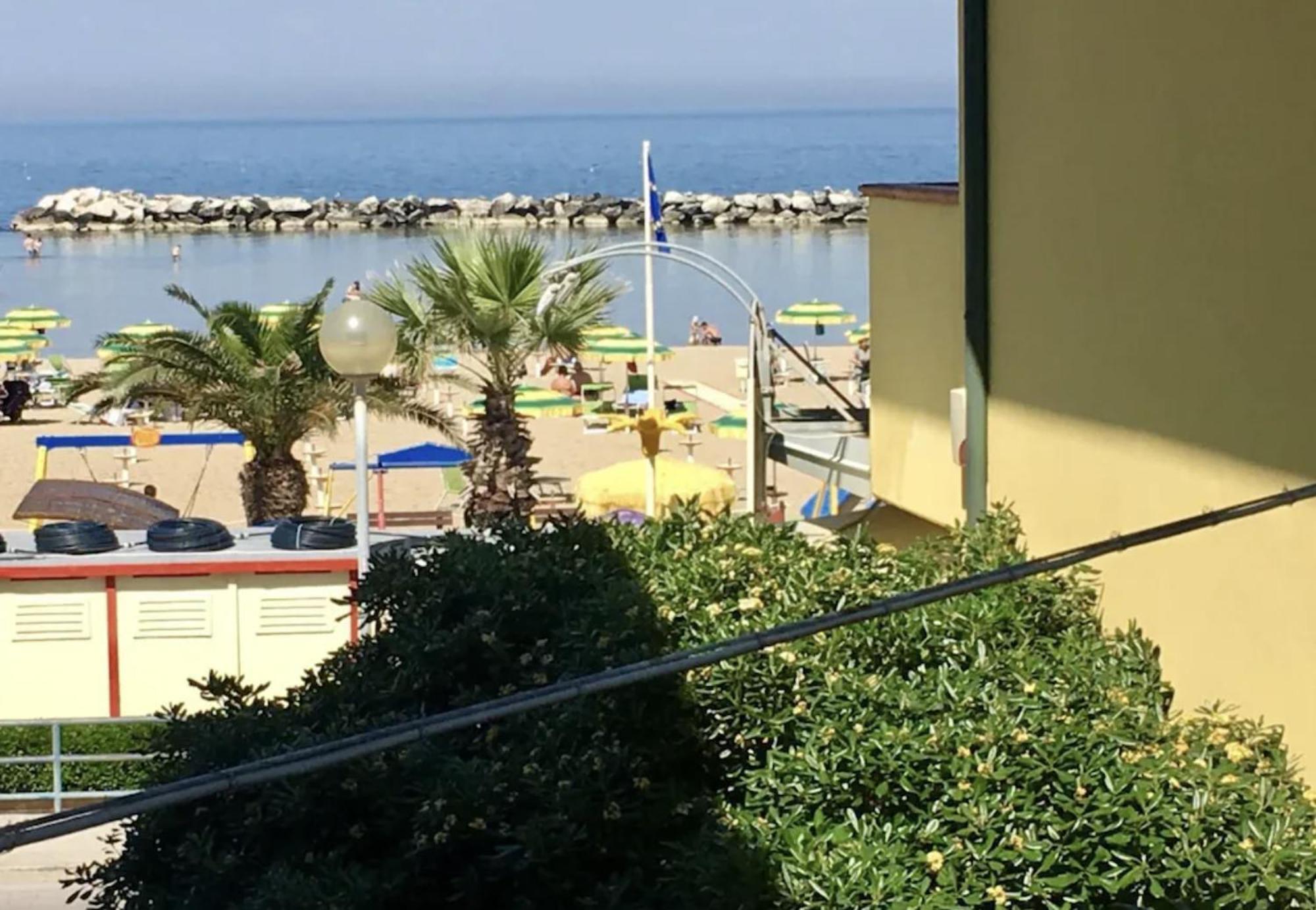 Hotel Bonaria Rimini Bagian luar foto
