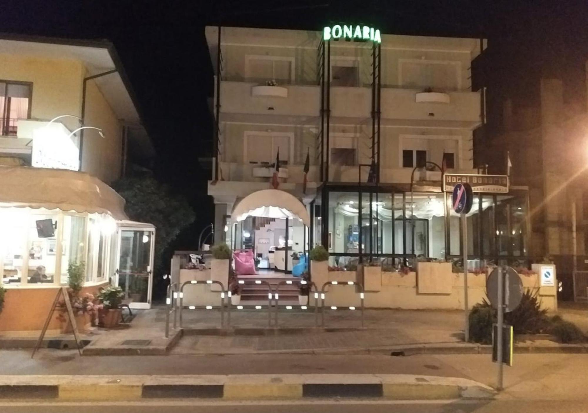 Hotel Bonaria Rimini Bagian luar foto